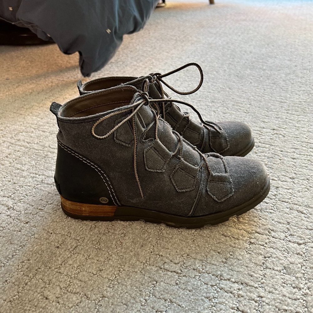 Sorel Major Lace booties Size 7.5
